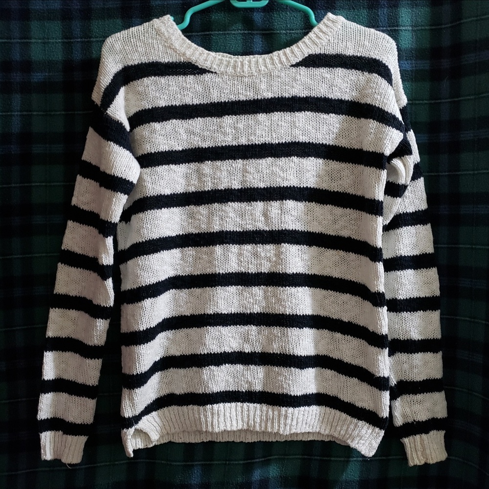 WHITE & BLACK KNIT CROCHET STRIPED SWEATER 🦓